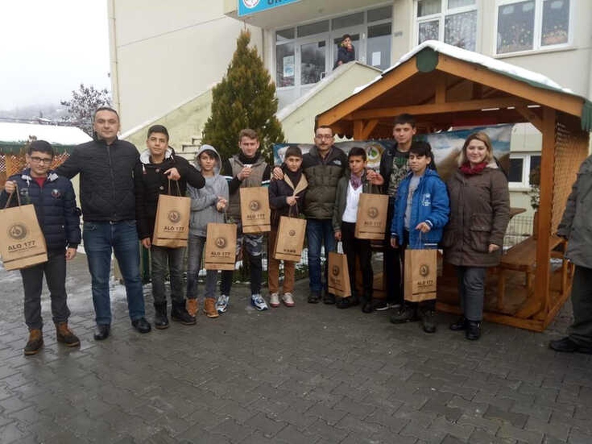 Yenice\' de Öğrencilere Fidan Dağıtıldı
