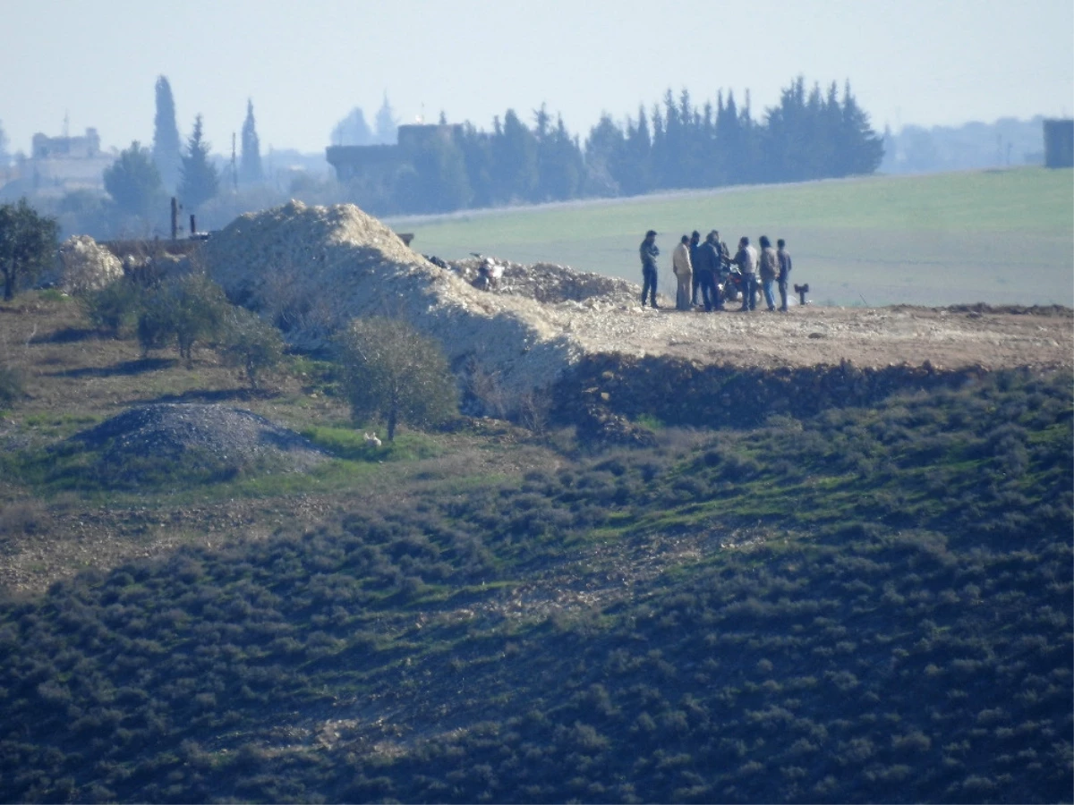 Ypg/pkk\'lı Teröristler Münbiç Sınırında Toplantı Yaptı