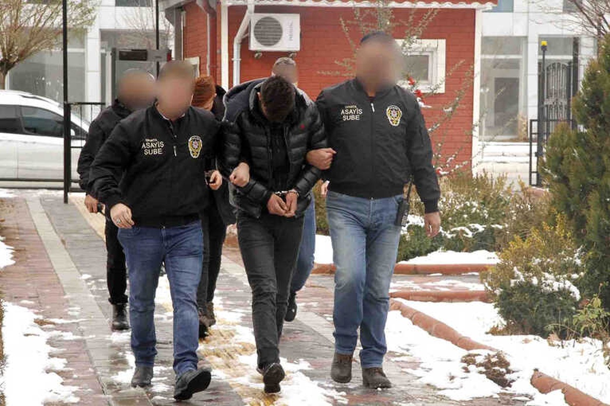 200 Lira İçin İçin Bekçiyi İple Sandalyeye Bağladılar