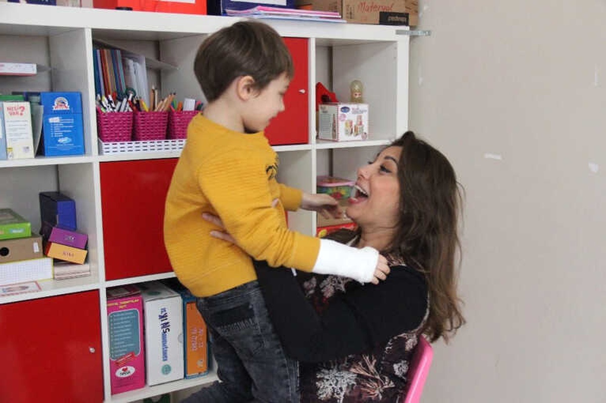 6 Yaşında İlk Kez "Anne" Diyen Otizmli Remy Annesine Tarifsiz Bir Yılbaşı Hediyesi Verdi