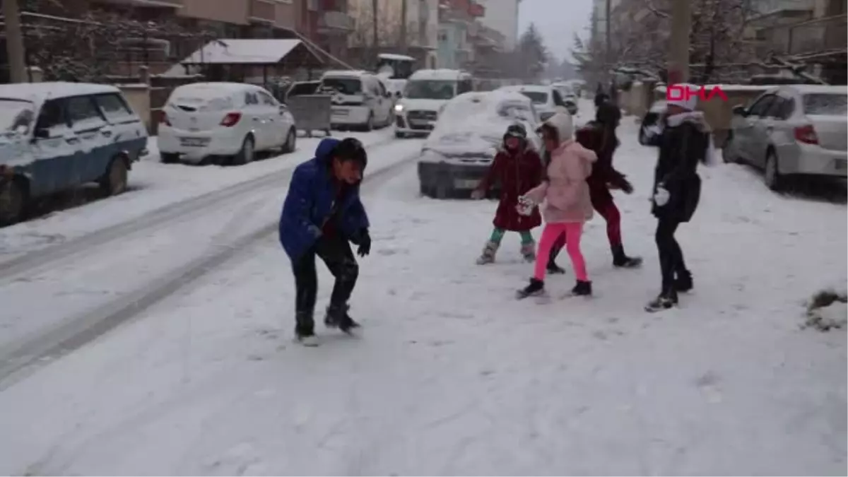 Afyonkarahisar Çocukların Kar Sevinci