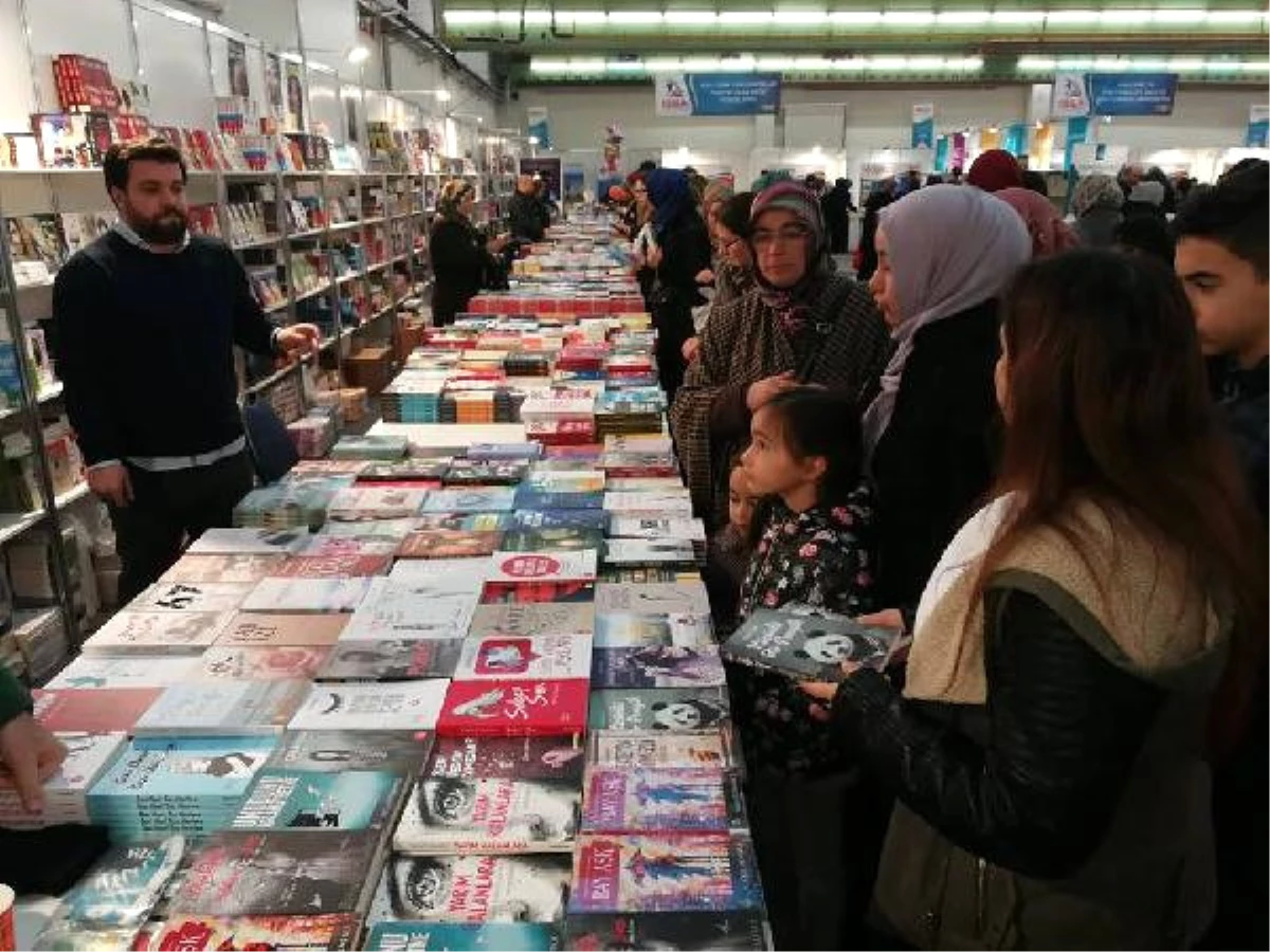 Almanya\'da Türkçe Kitap Fuarı Açıldı