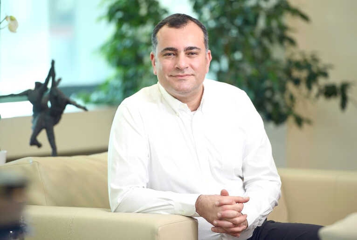 Alper Taşdelen Vatandaşların Yeni Yılını Kutladı