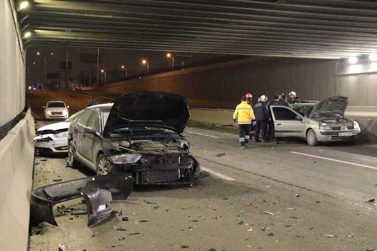 Ankara\'da Zincirleme Trafik Kazası: 5 Yaralı