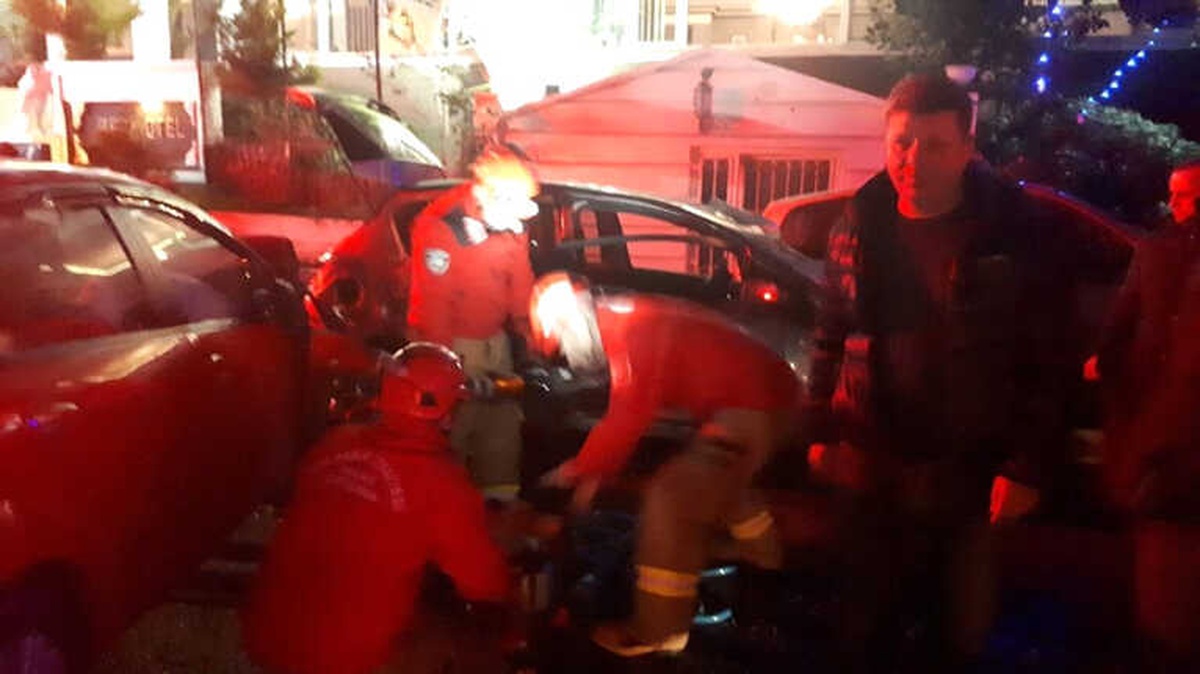 Ayvalık\'ta Zincirleme Trafik Kazası: 2 Yaralı