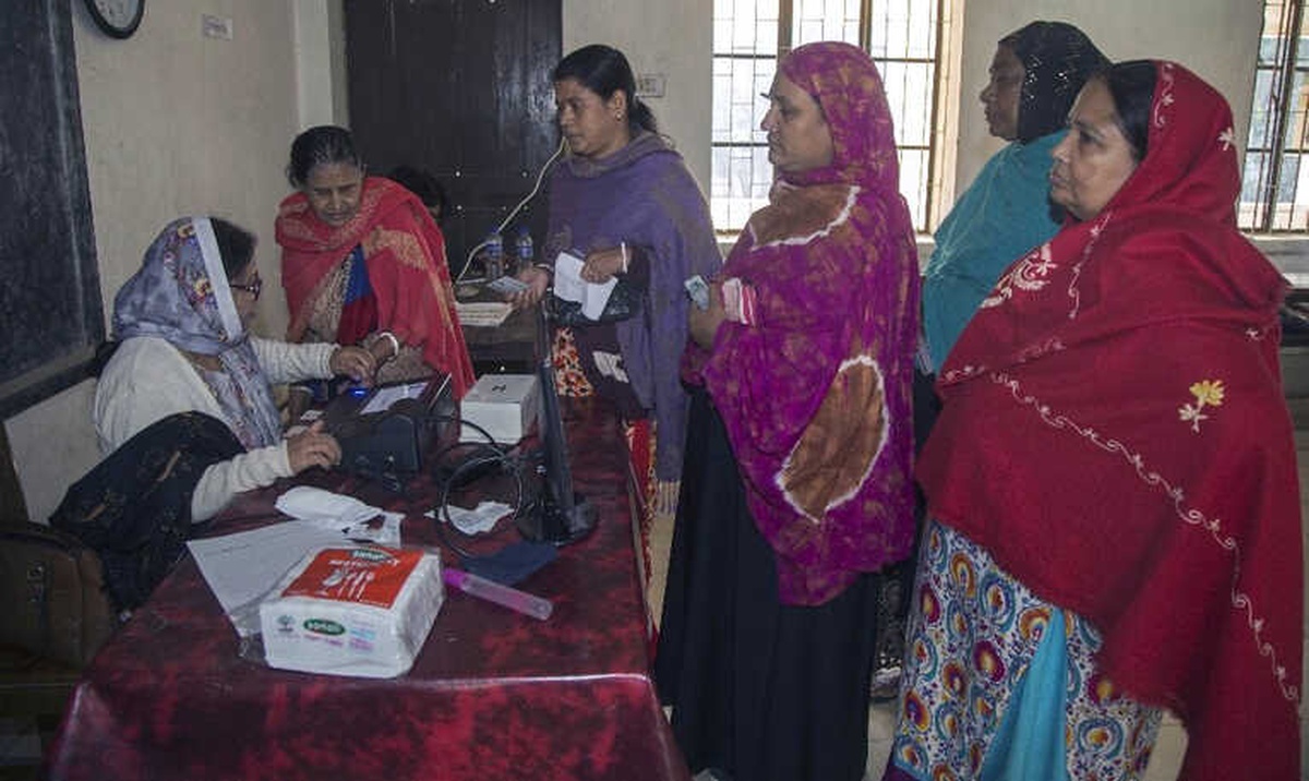 Bangladeş Yoğun Güvenlik Önlemleri Altında Sandık Başında