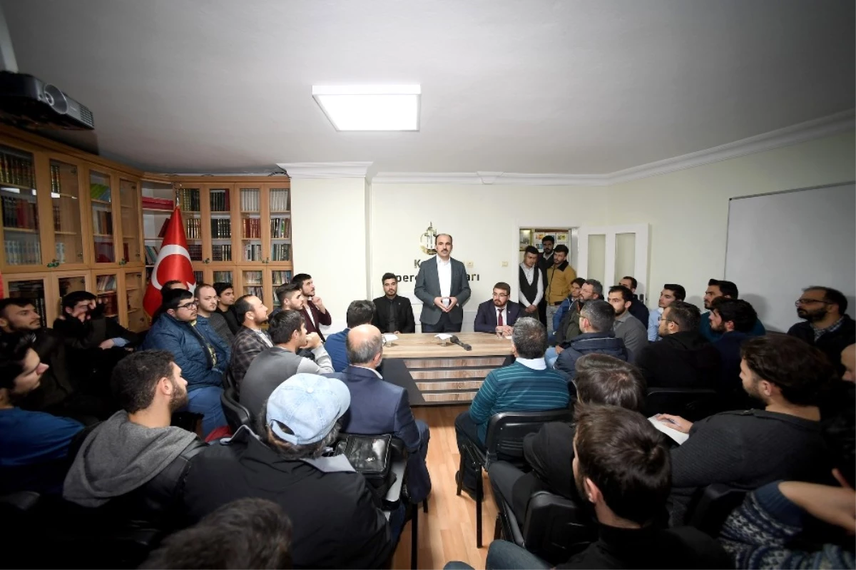 Başkan Altay, Yesevi Sohbetleri\'nde Gençlerle Bir Araya Geldi