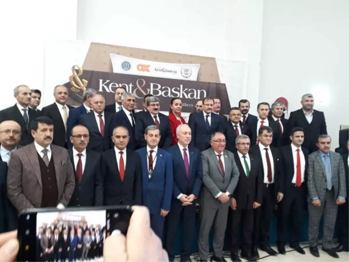 Başkan Gülbay\'a Yılın Belediye Başkanı Ödülü