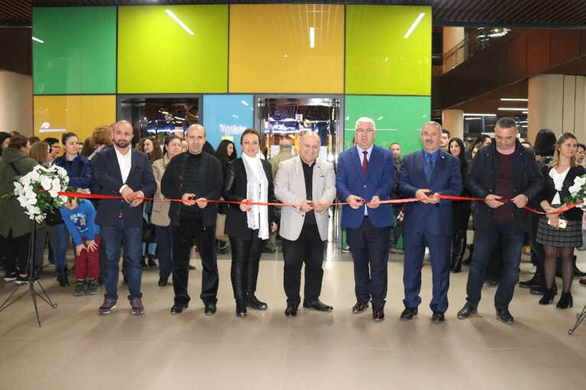 Başkan Yüksel, \'Bak Düşün Hisset\' Konulu Resim Sergisinin Açılışına Katıldı