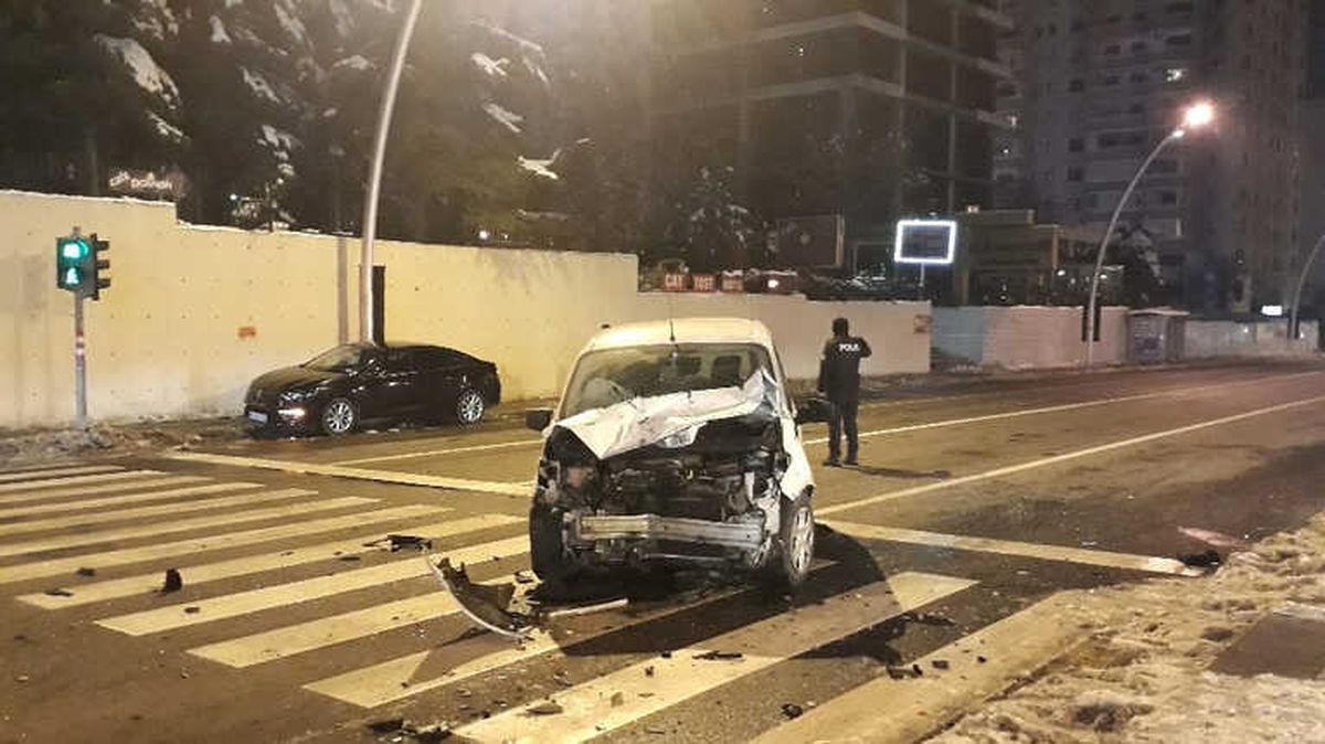 Başkent\'te Trafik Kazası: 5 Yaralı