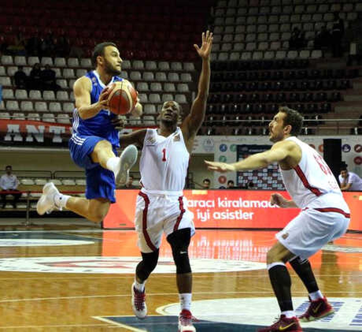 Gaziantep Basketbol - İstanbul Büyükşehir Belediyespor: 80-69