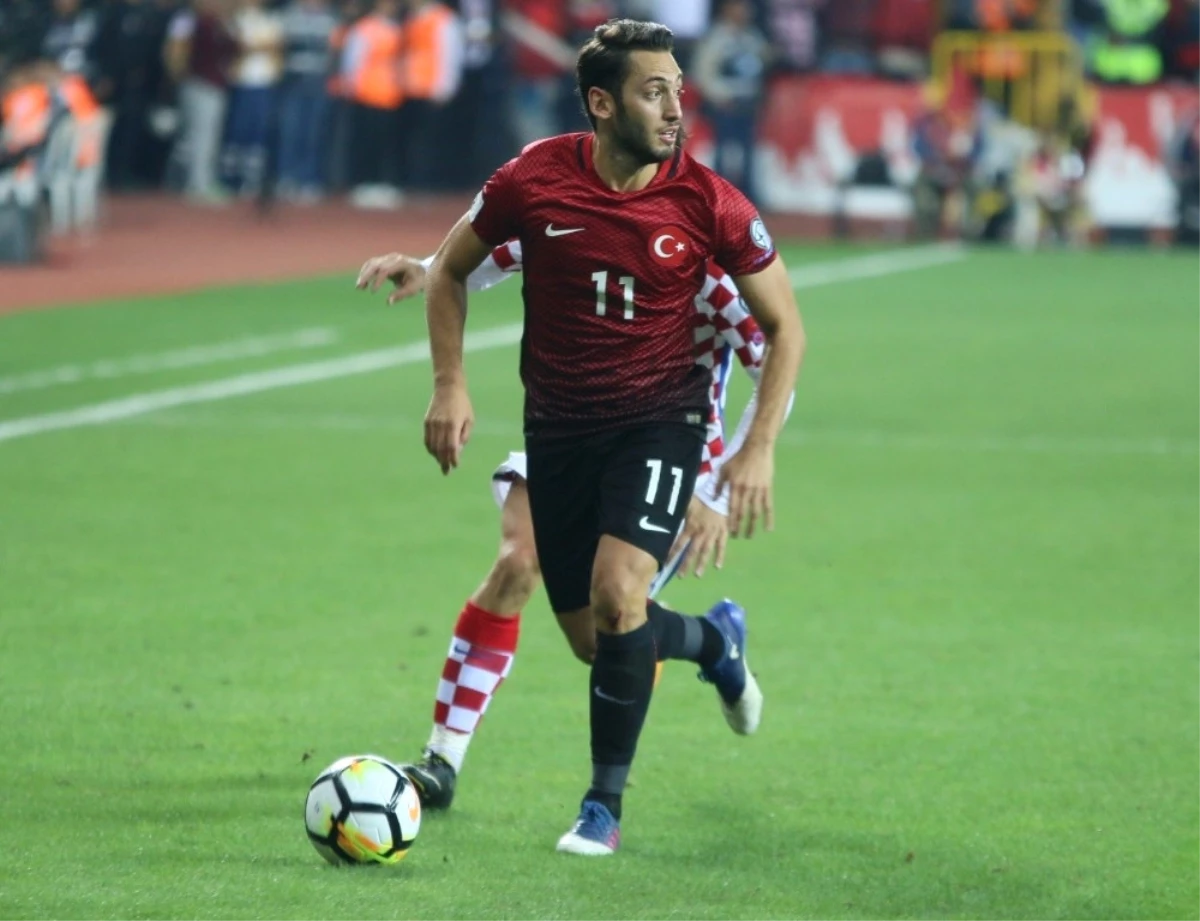 Hakan Çalhanoğlu: Galatasaray\'da Oynamak İsterim