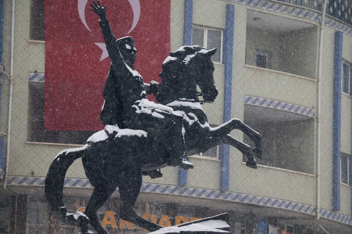 Hekimhan\'da Kar Yağışı Etkili Oluyor