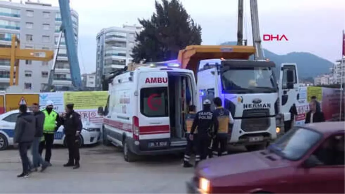 İzmir Kamyonun Altında Kalan Profesörün Feci Ölümü