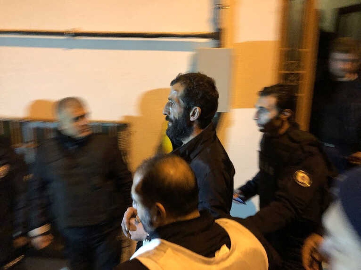 Pompalı Tüfekli Saldırgan Köpek Beslediği İçin Tartıştığı Komşularına ve Polise Ateş Açtı