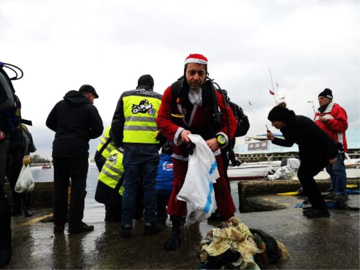 Noel Baba, Denizde Plastik Topladı