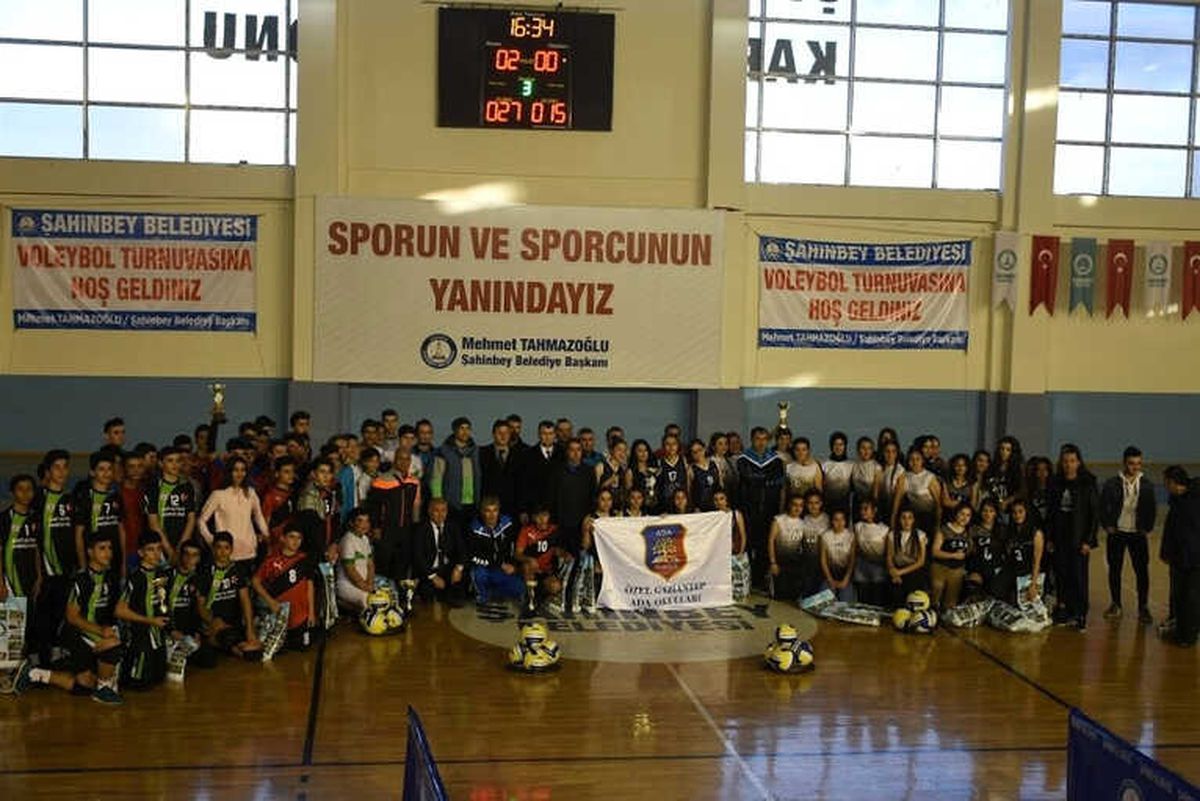 Öğrenciler Kurtuluş Kupası İçin Mücadele Etti