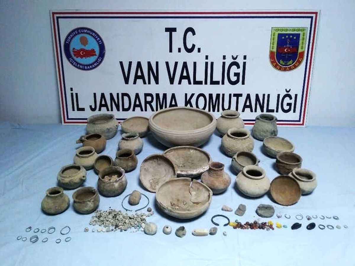 Van\'da 334 Parça Tarihi Eser Ele Geçirildi