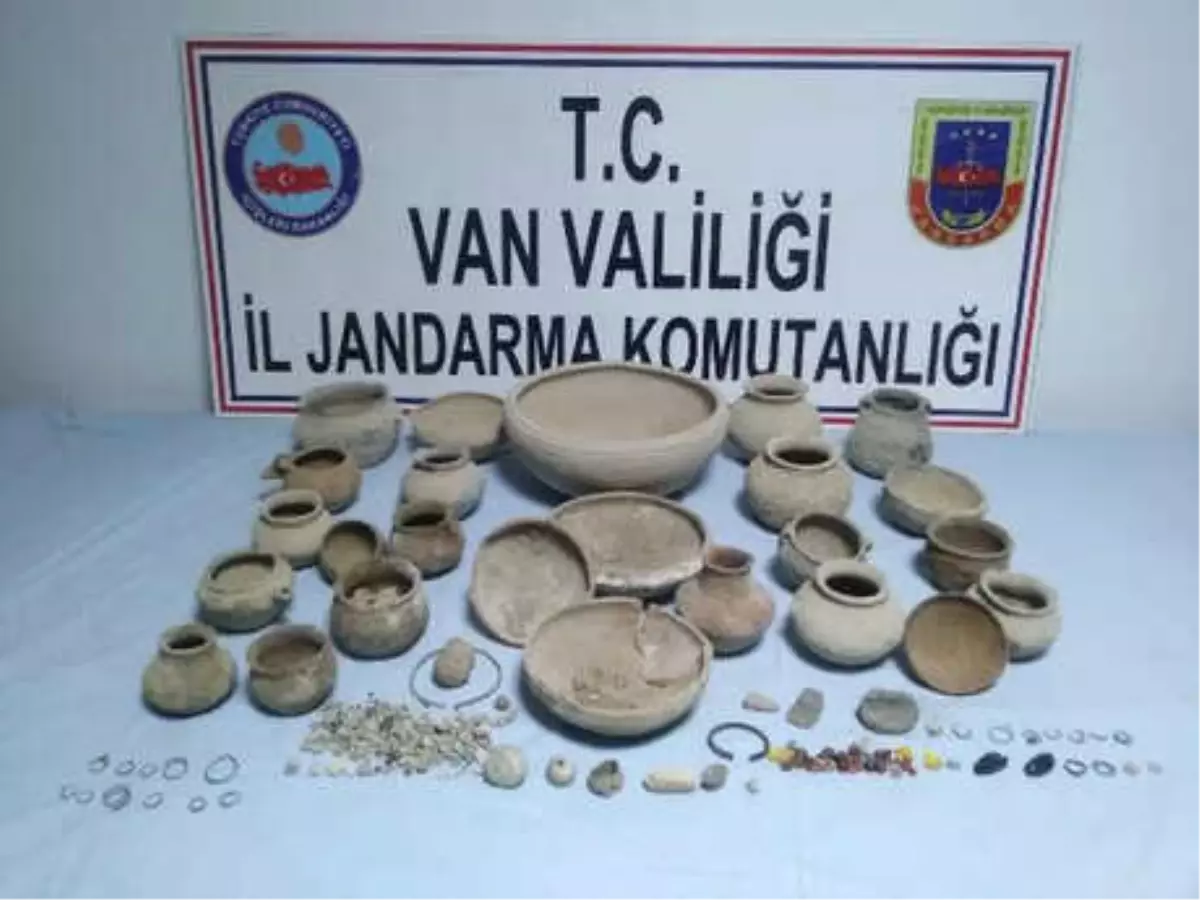 Van\'da Tarihi Eser Kaçakçıları Yakalandı