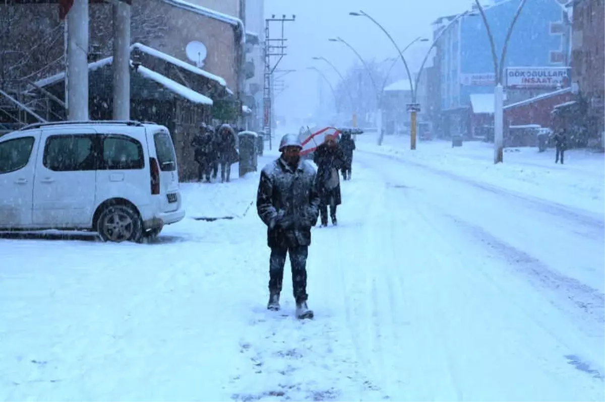 Ağrı\'da 51 Köy Yolu Ulaşıma Kapandı