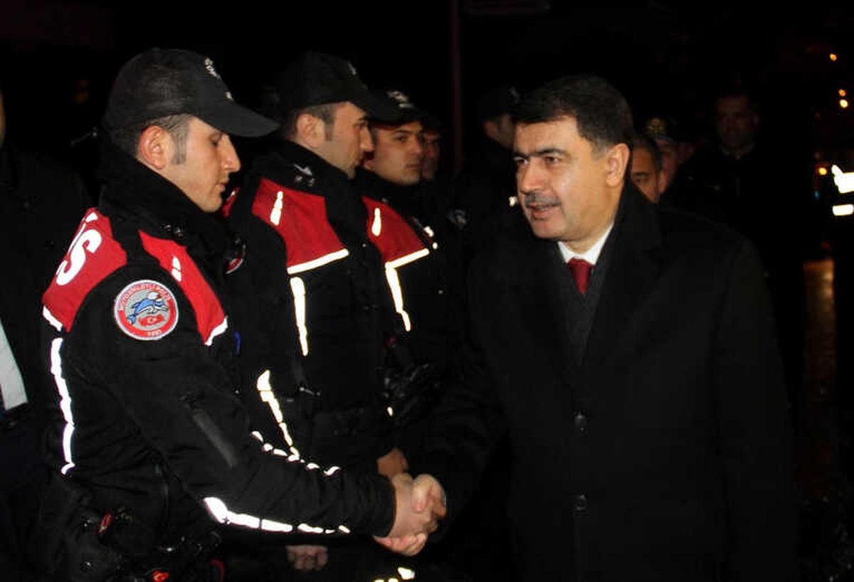 Ankara Valisi Şahin\'den Polislere Yılbaşı Ziyareti