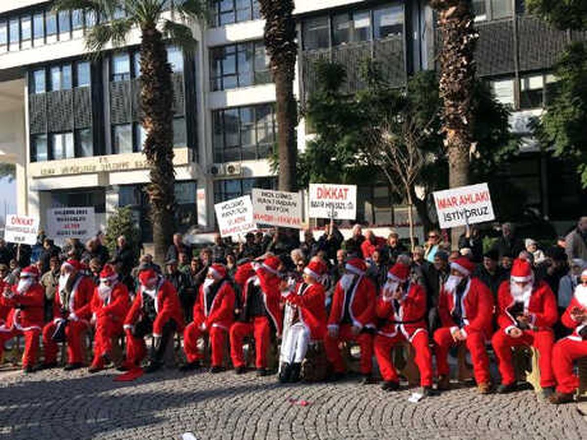 Arsa Mağdurları Noel Baba Kostümüyle Eylem Yaptı