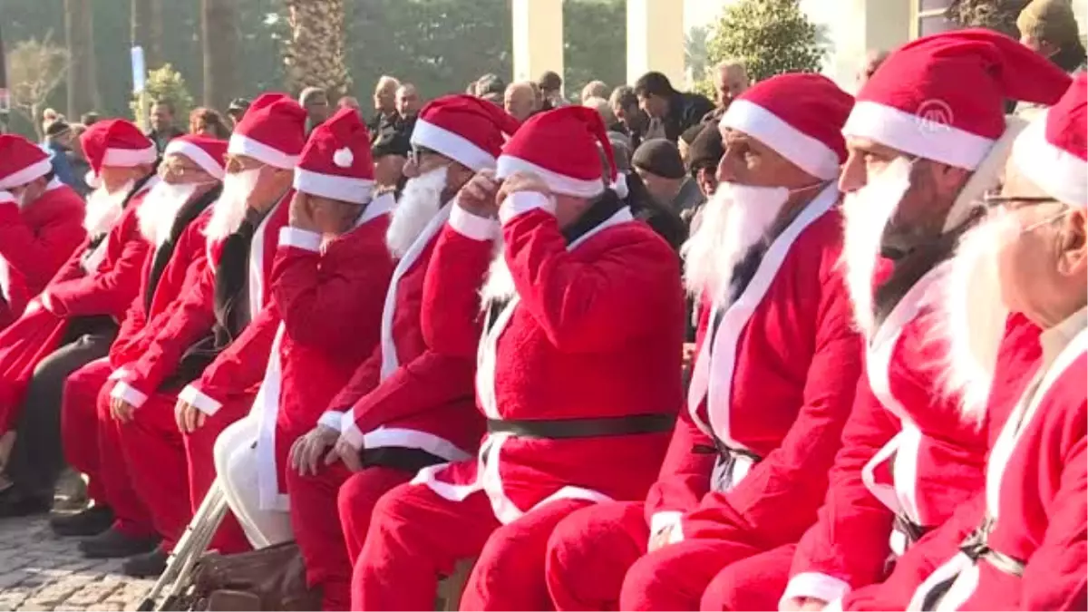 Balçova Arsa Mağdurlarından Noel Baba Kıyafetli Protesto