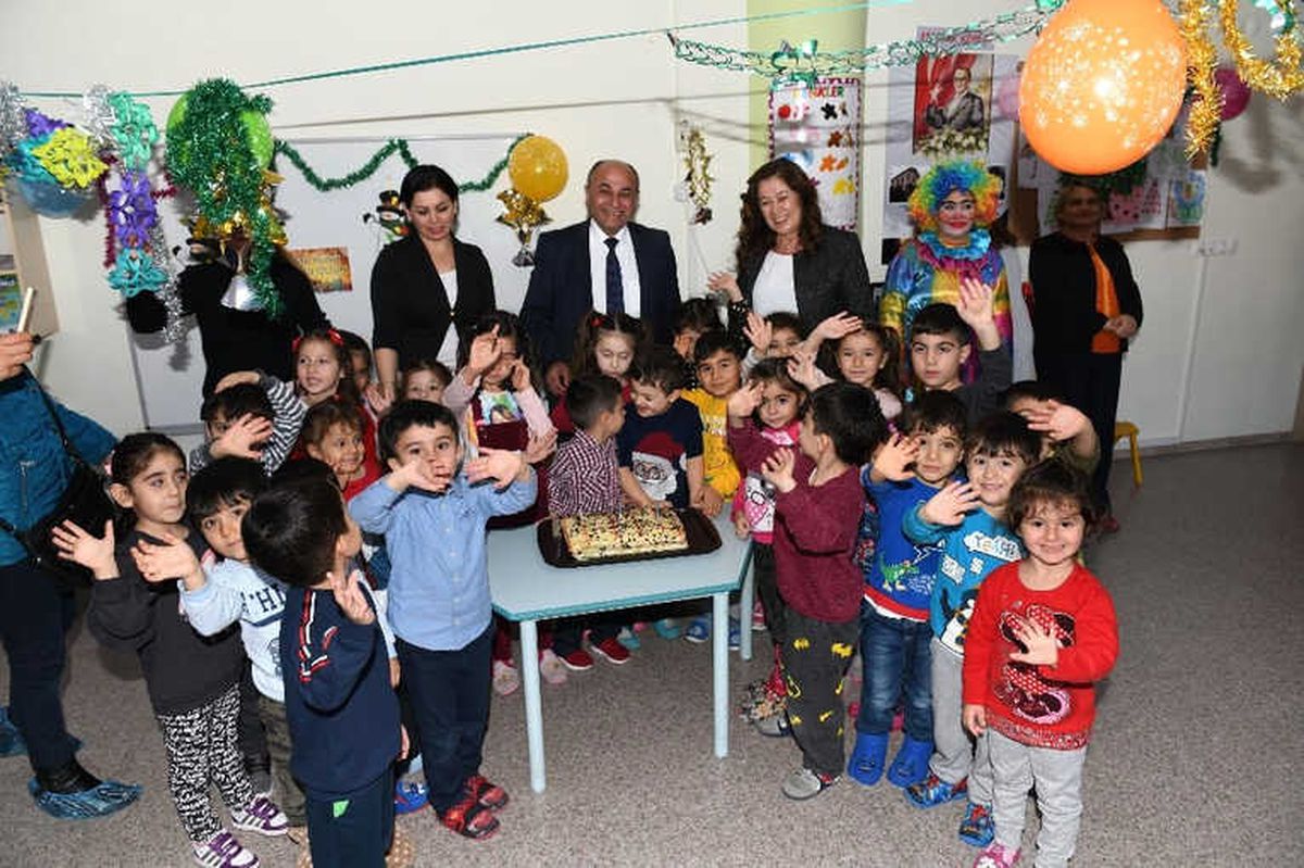Çiğli Belediyesi\'nden Çocuklara Yılbaşı Eğlencesi