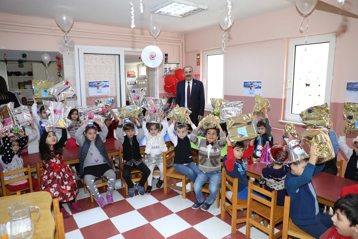 Çocukların Yeni Yıl Hediyesi Başkan Türkyılmaz\'dan!