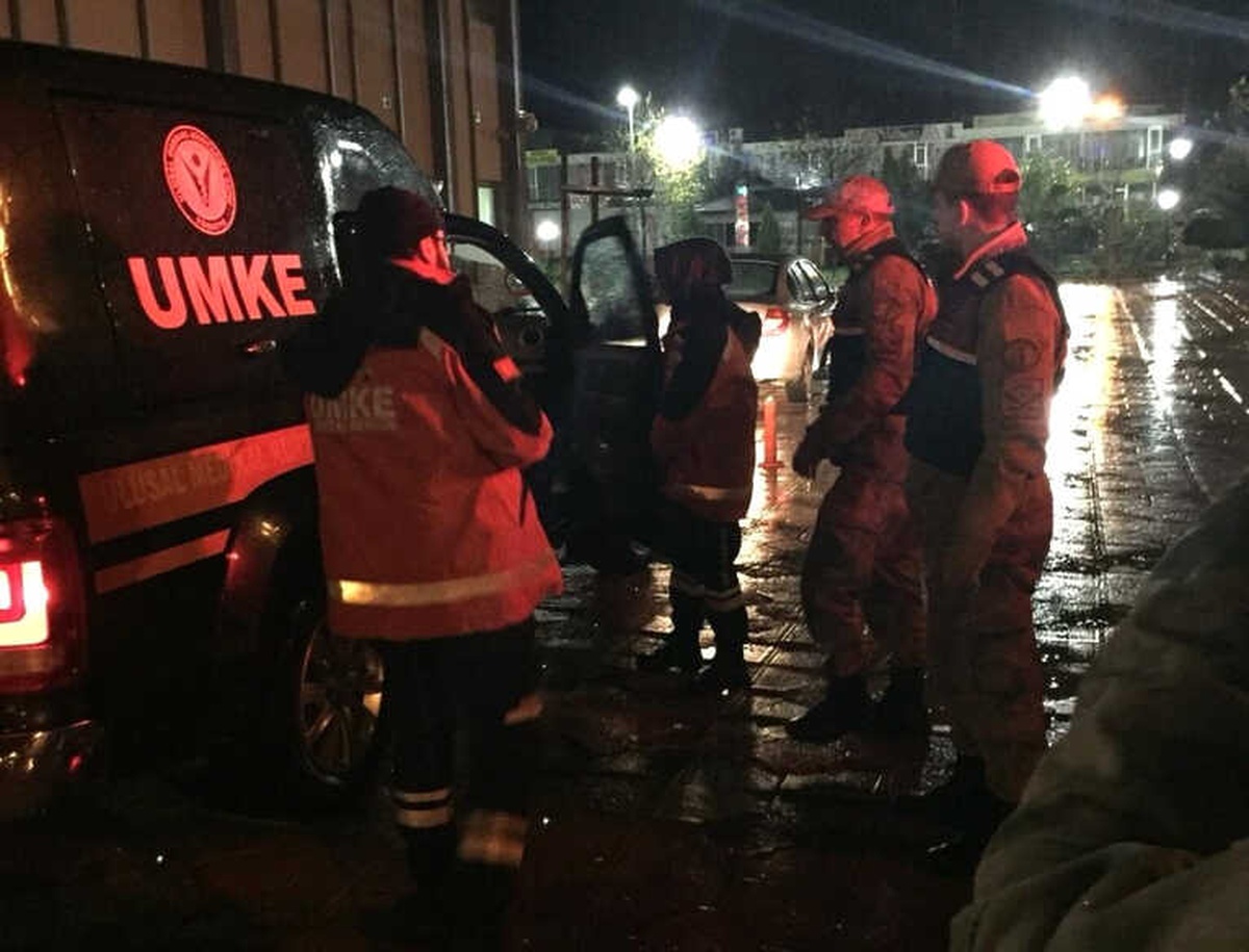 Donma Tehlikesi Geçiren Dağcıları Jandarma Kurtardı