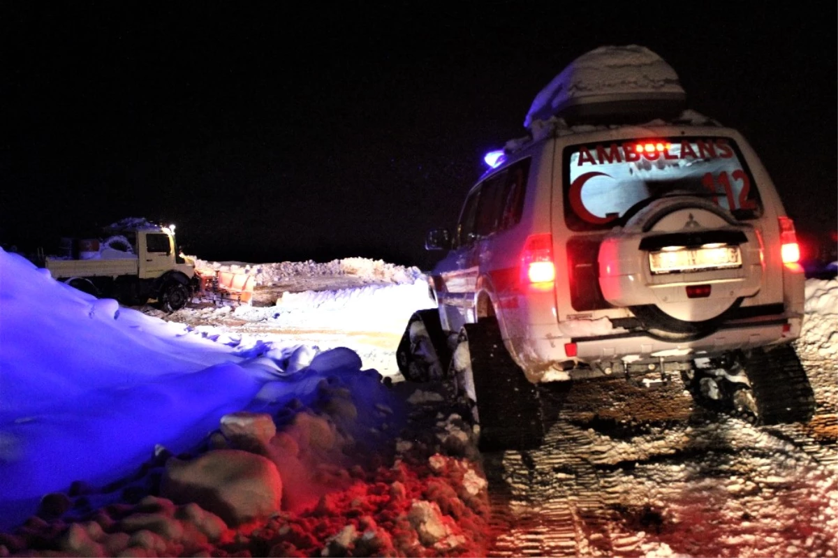 Elazığ\'da Kar Yolları Kapattı, Rahatsızlanan Nazmiye Nineye Özel İdare Ekipleri 3 Saatte Ulaştı