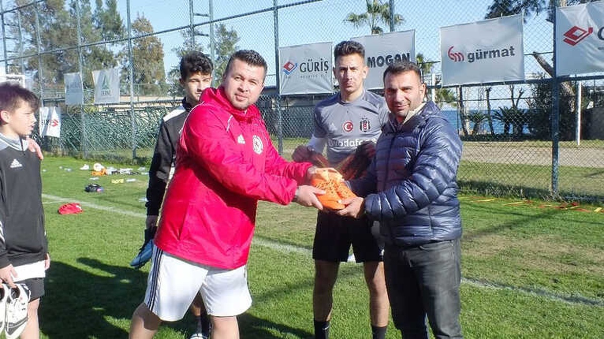 Gurbetçi Futbolculardan "Giymiyorsan Giydir" Projesine Destek