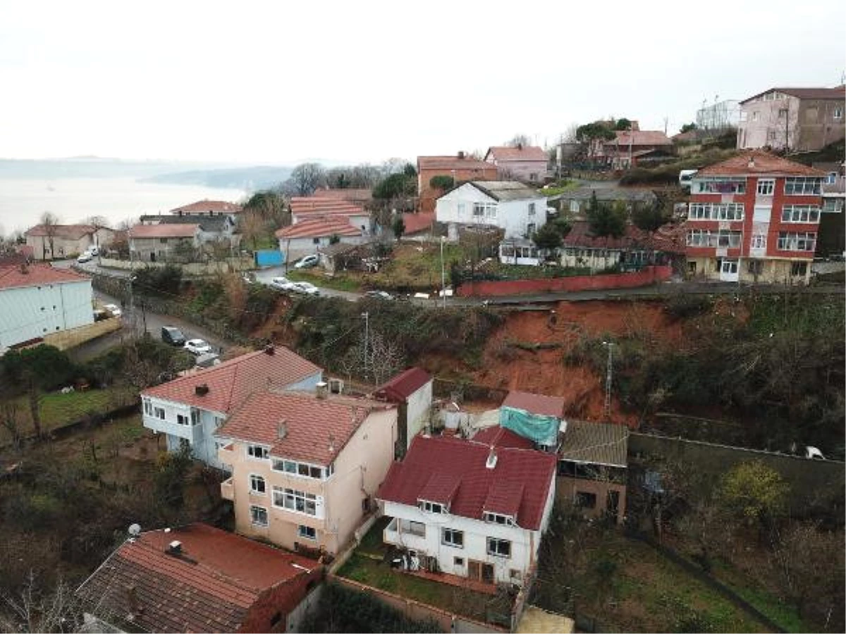 Havadan Fotoğraflarla) - Sarıyer\'de Yol Çöktü, Mahalle Sakinleri Tedirgin