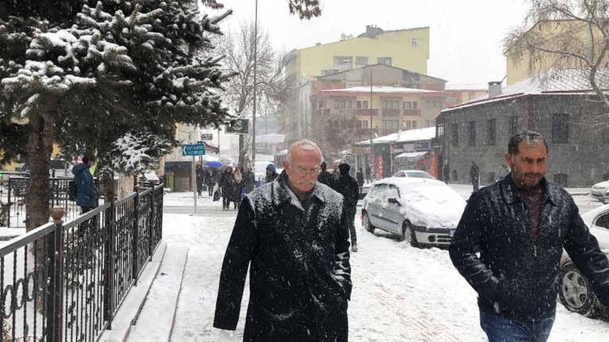 Kars\'ta Kar Yağışı Etkili Oluyor