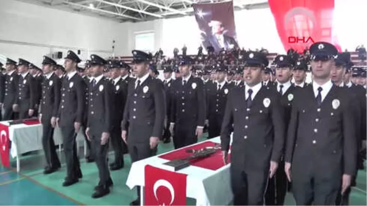 Konya Polis Okulu Öğrencisi, Mezuniyet Töreninde Evlenme Teklifi Etti