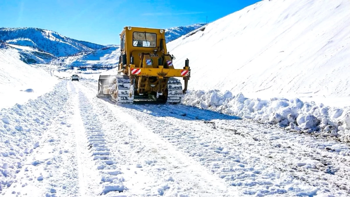 Malatya\'da Kar 280 Mahalle Yolunu Kapadı