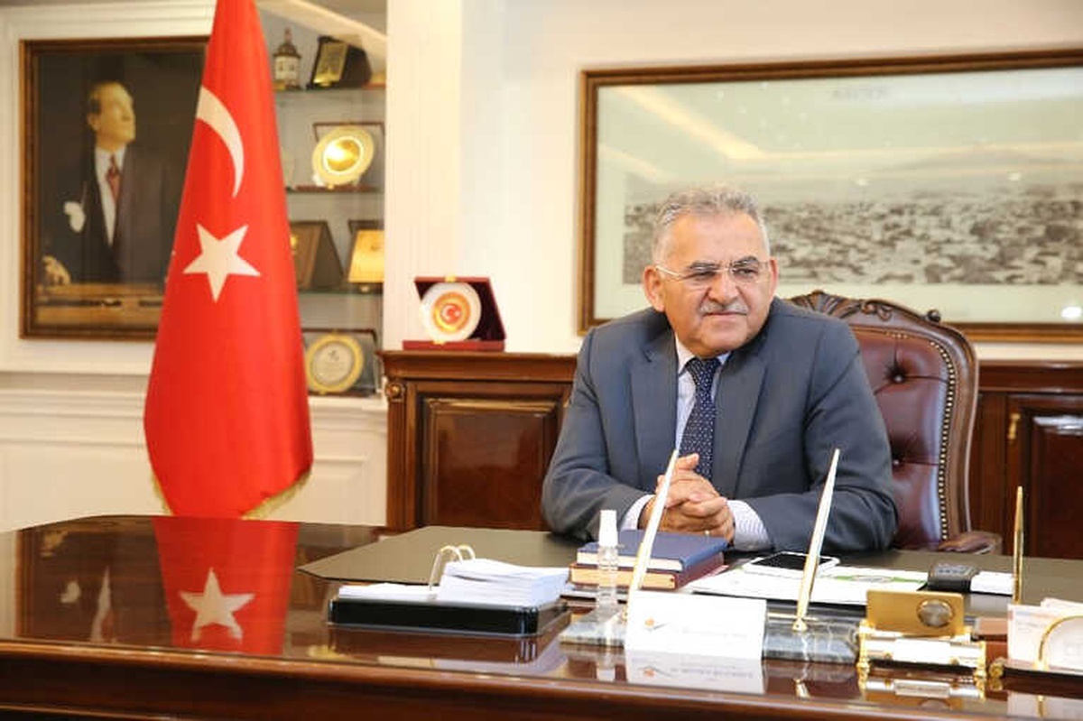 Melikgazi Belediye ve Büyükşehir Belediyesi Başkan Adayı Dr.memduh Büyükkılıç\'ın Yeni Yıl Mesajı