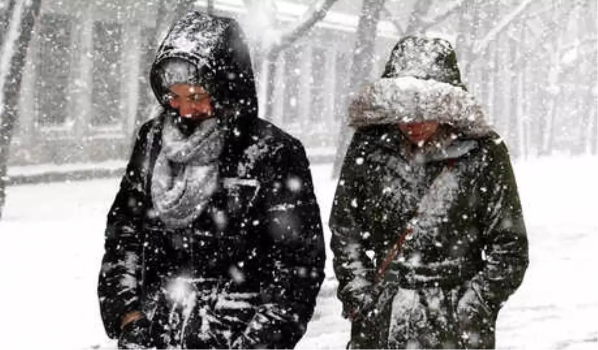 Meteoroloji Uyardı: İstanbul\'a Cuma Günü Kar Geliyor