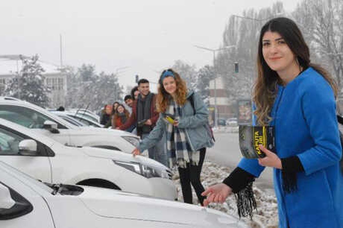 Önce Kaputa Vur, Sonra Kontağı Çevir\'