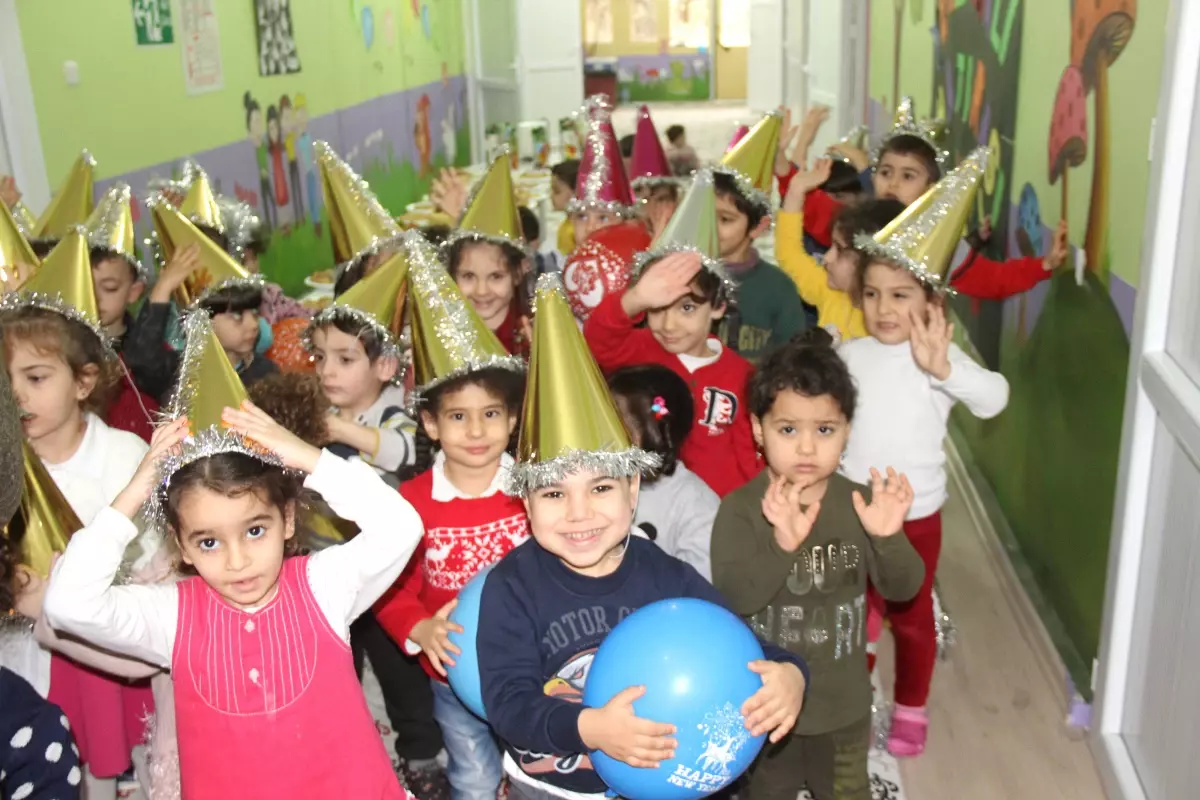 Samandağ Belediyesi Kreş Öğrencilerinin Yeni Yıl Coşkusu