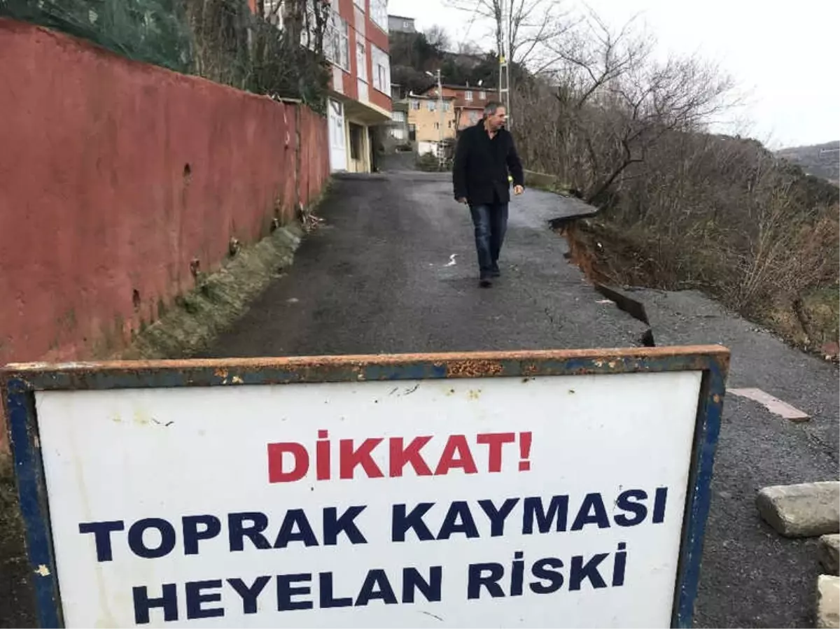 Sarıyer\'de Yol Çöktü, Vatandaşlar Günlerdir Mağdur