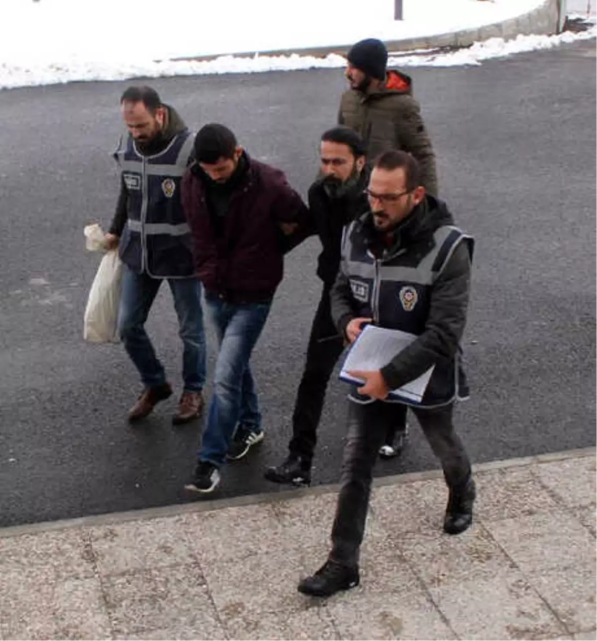 Sessiz Konuş\' Diyerek, Tokat Atan Arkadaşını Öldürdü