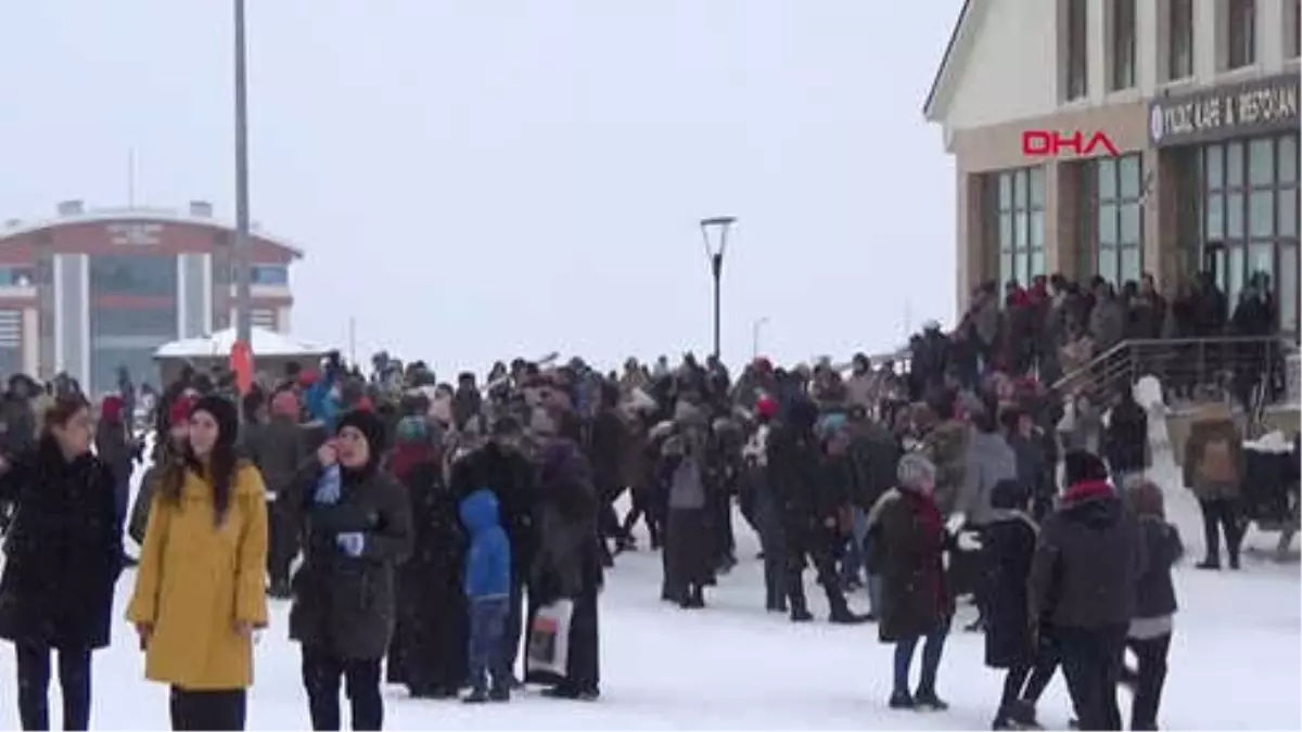 Sivas Yıldız Dağı\'nda Kayak ve Eğlencenin Tadını Çıkardılar