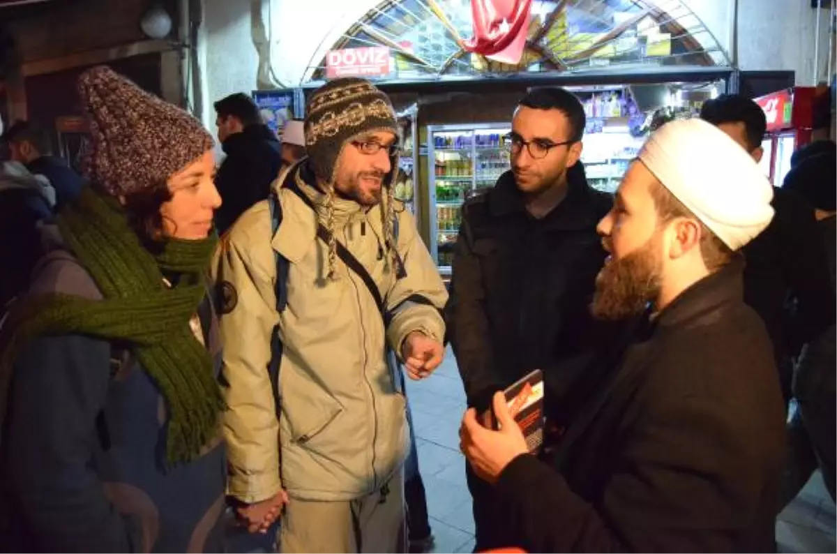 Tebliğciler" İstiklal Caddesi\'ne Çıktı