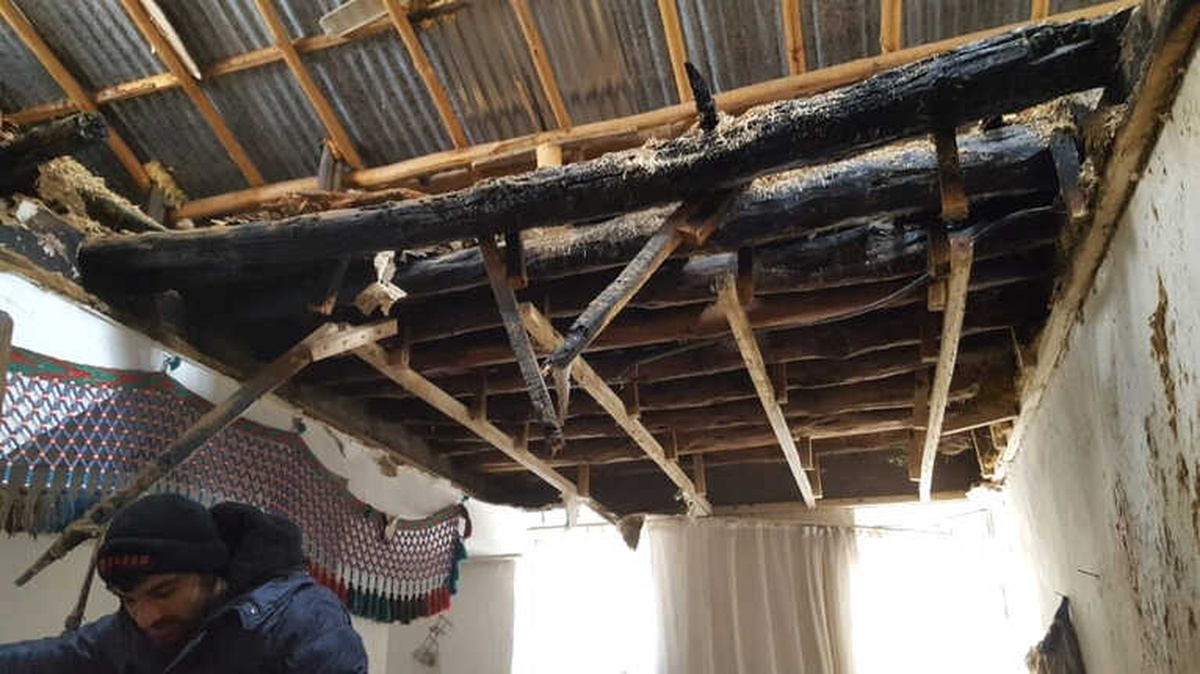 Tutuşan Saman Çuvallarından Çıkan Duman 5 Kişilik Aileyi Zehirledi