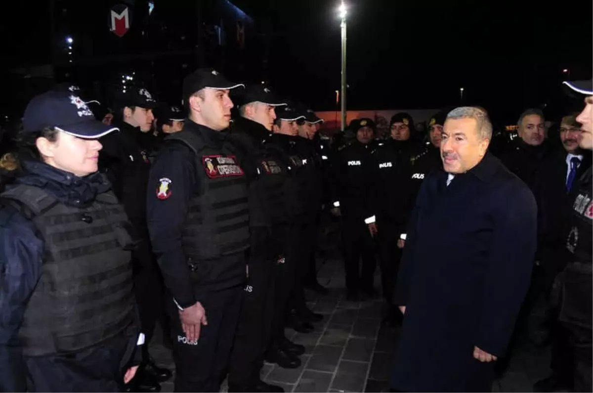 Vali Yerlikaya Taksim\'de Yılbaşı Tedbirlerini Denetledi