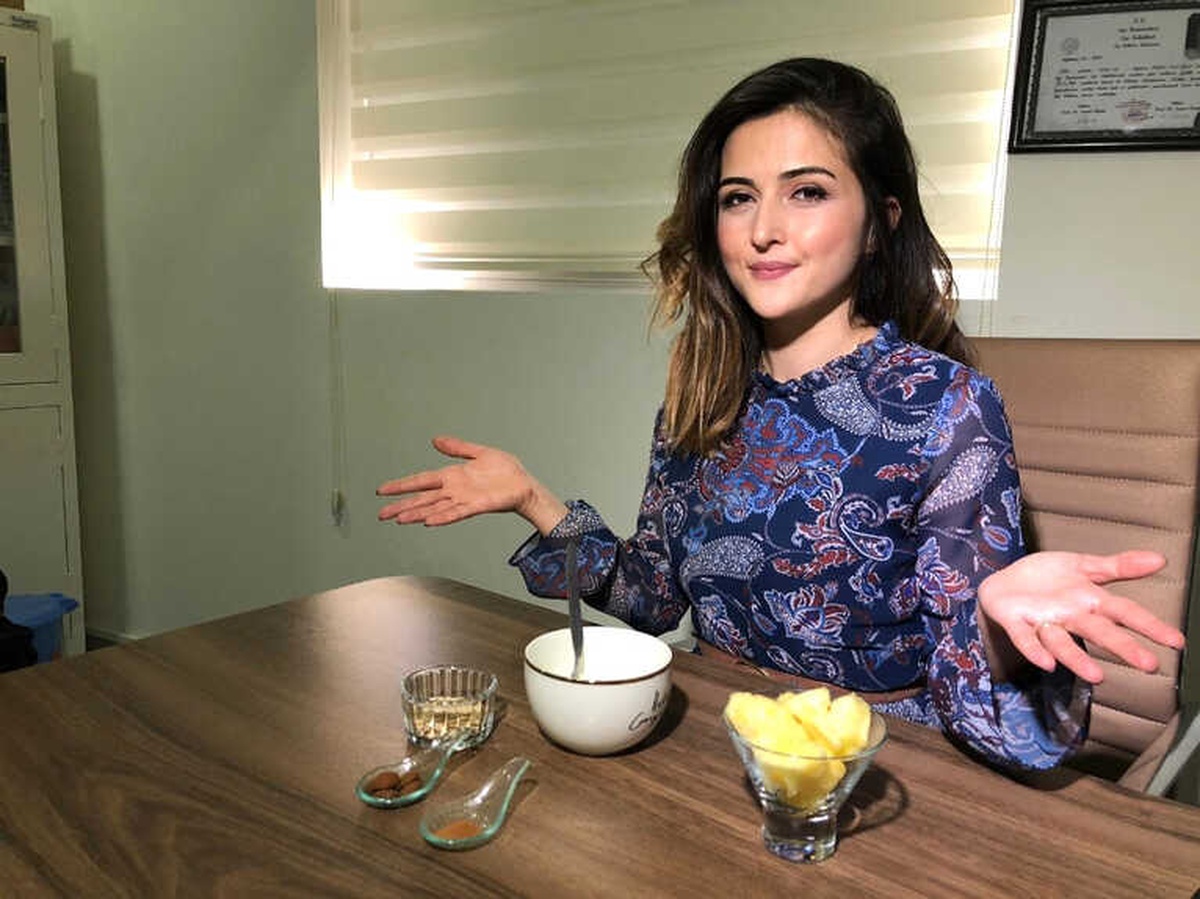 Yeni Yılın Sabahında Ilık Limonlu Su İçin"