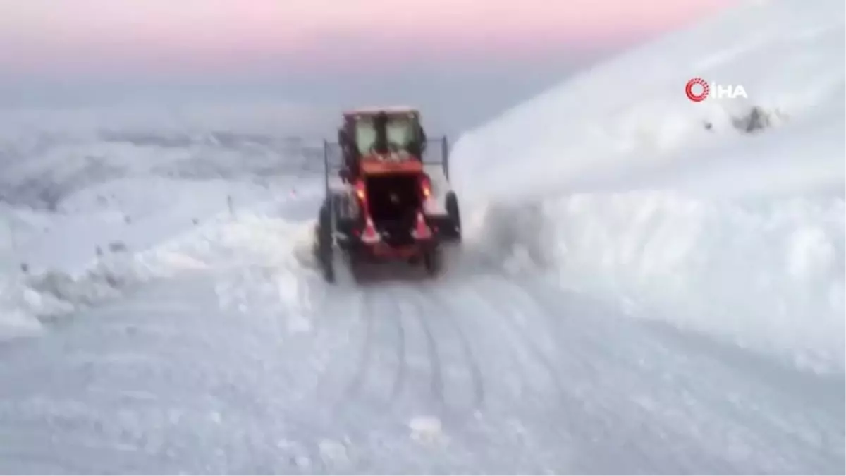 Adıyaman\'da Kar Yağışı Nedeniyle Kapanan Yollar Açılıyor