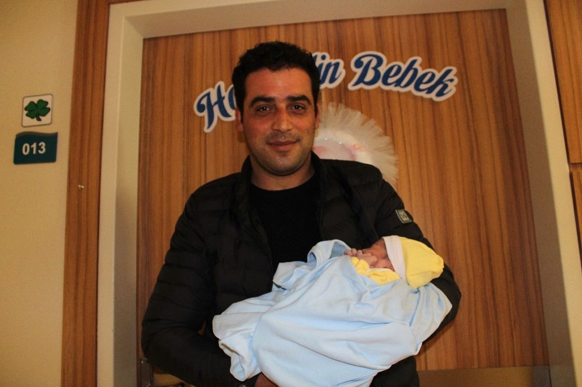 Ambulansta Doğdu