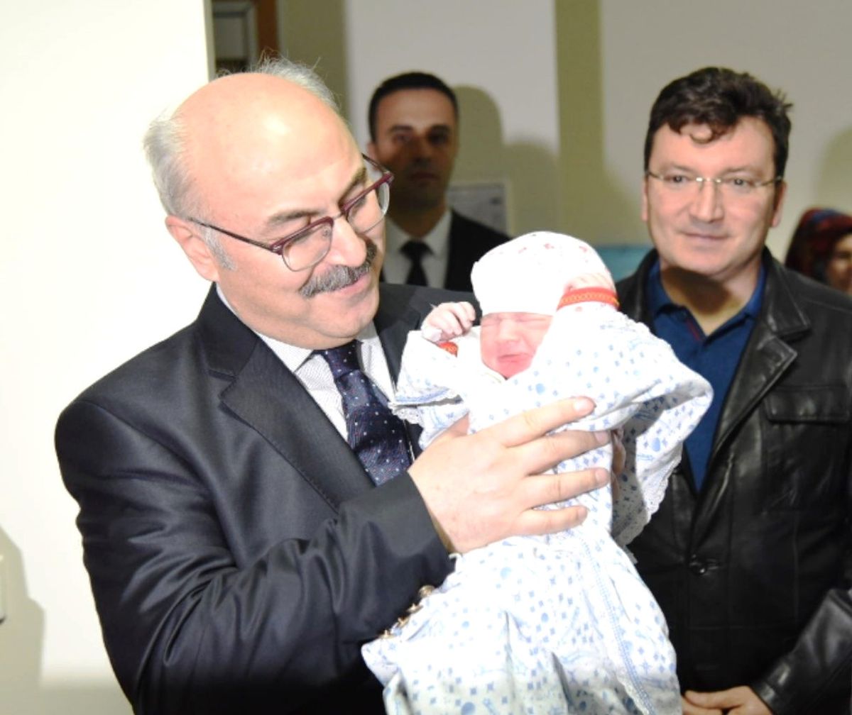 Aydın\'da 2019\'un İlk Bebeği \'Belinay\' Oldu